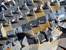 英国房地产市场持续繁荣，房价连续四个月上涨至年末高峰